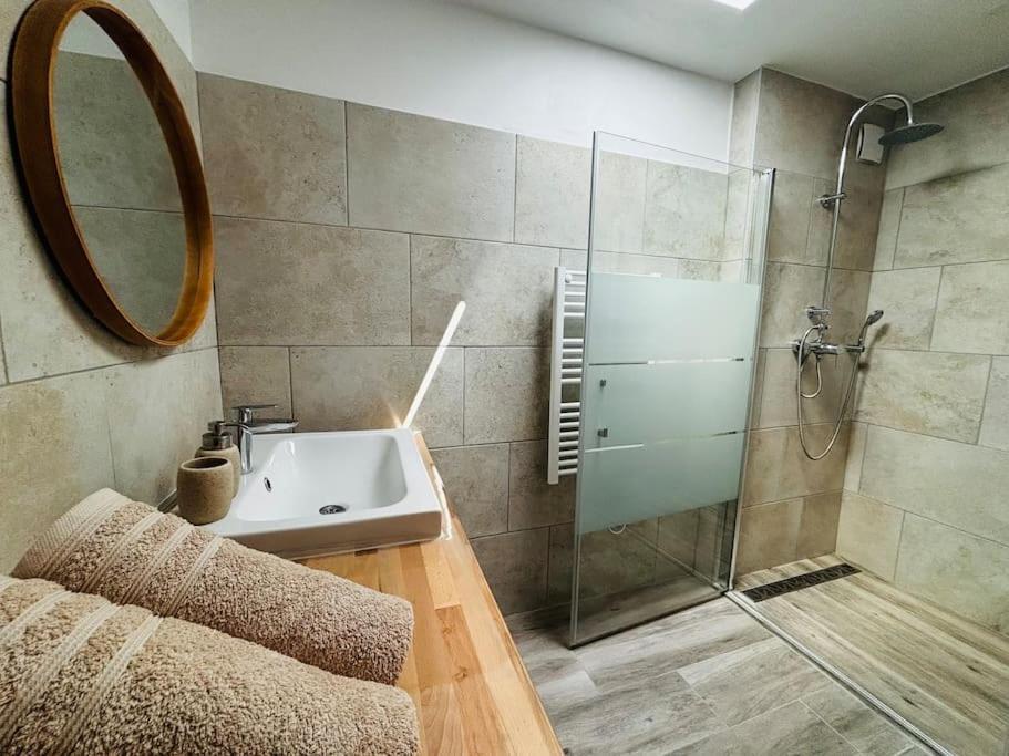 Apartment Rey - T2 Terrasse, Coeur De Saint-Maximin-la-Sainte-Baume